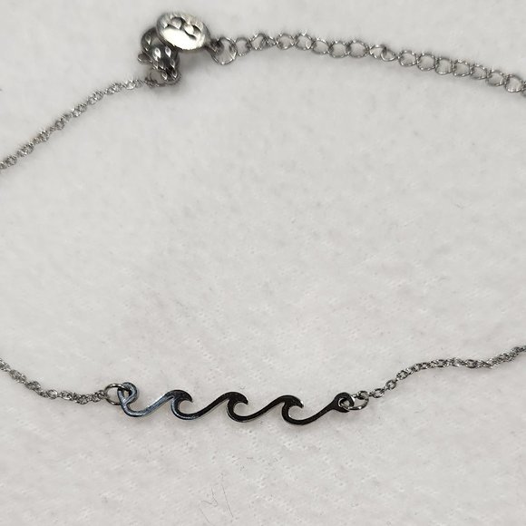 Jewelry - SALE! Silver Wave Anklet